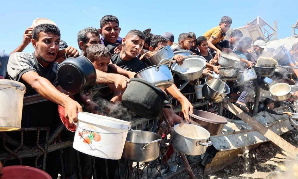 A guerra em Gaza mata e deixa milhares de palestinos famintos em uma luta insana por disputa de território
 -  (crédito: Omar AL-QATTAA/AFP )