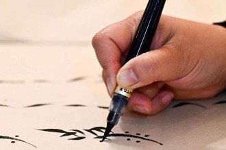  Chinesas tiram do esquecimento antiga escrita utilizada por mulheres