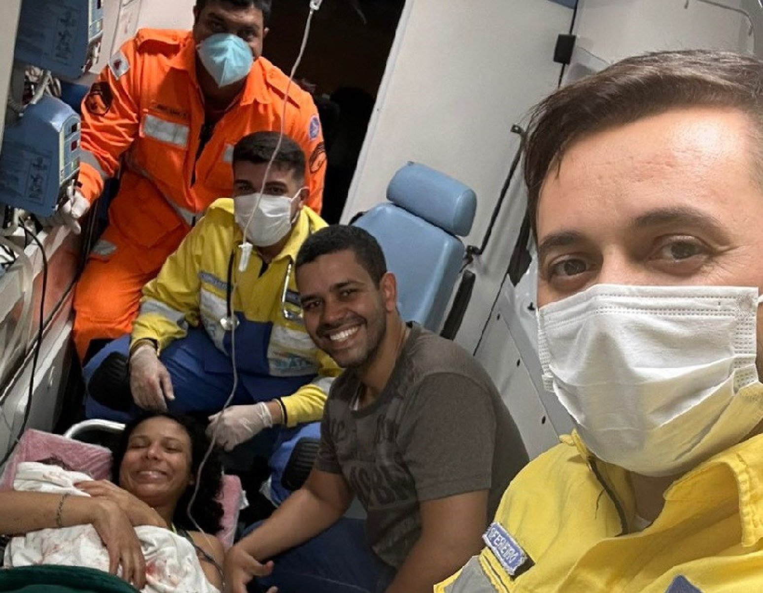 Bebê nasce em ambulância de bombeiros em Uberlândia