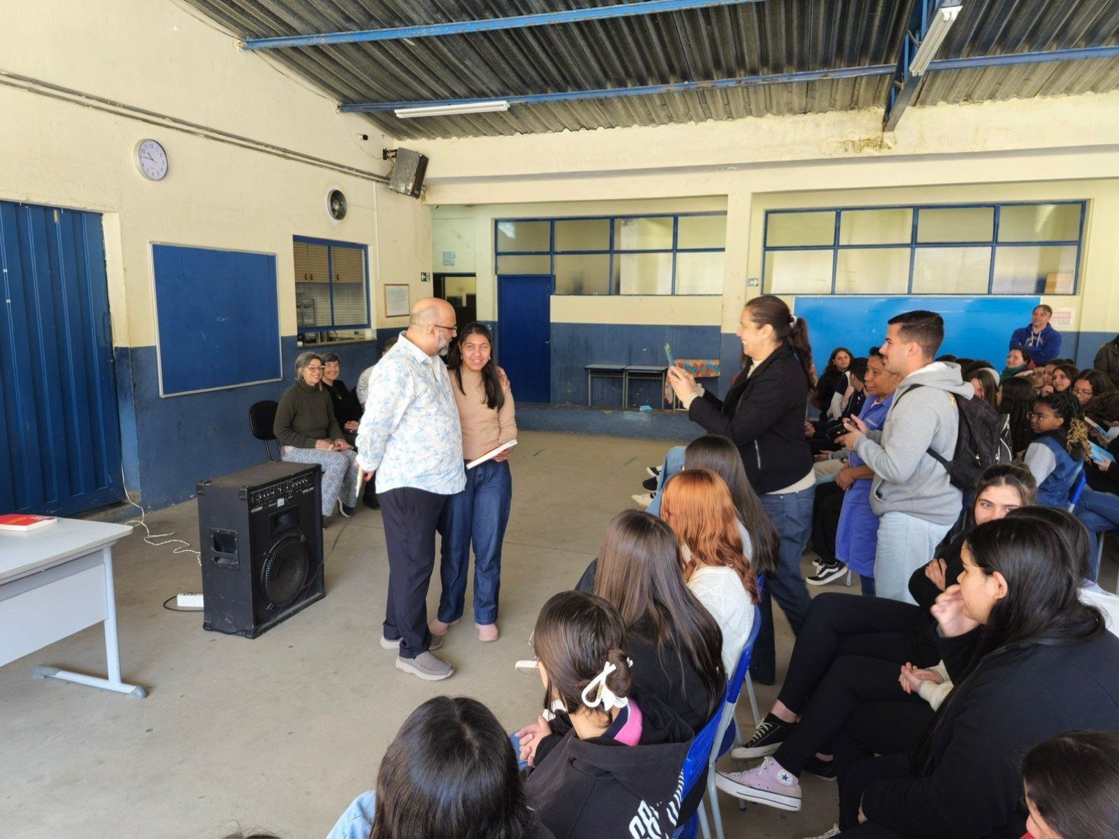Valter Hugo Mãe em encontro com os jovens na cidade sul-mineira de Gonçalves