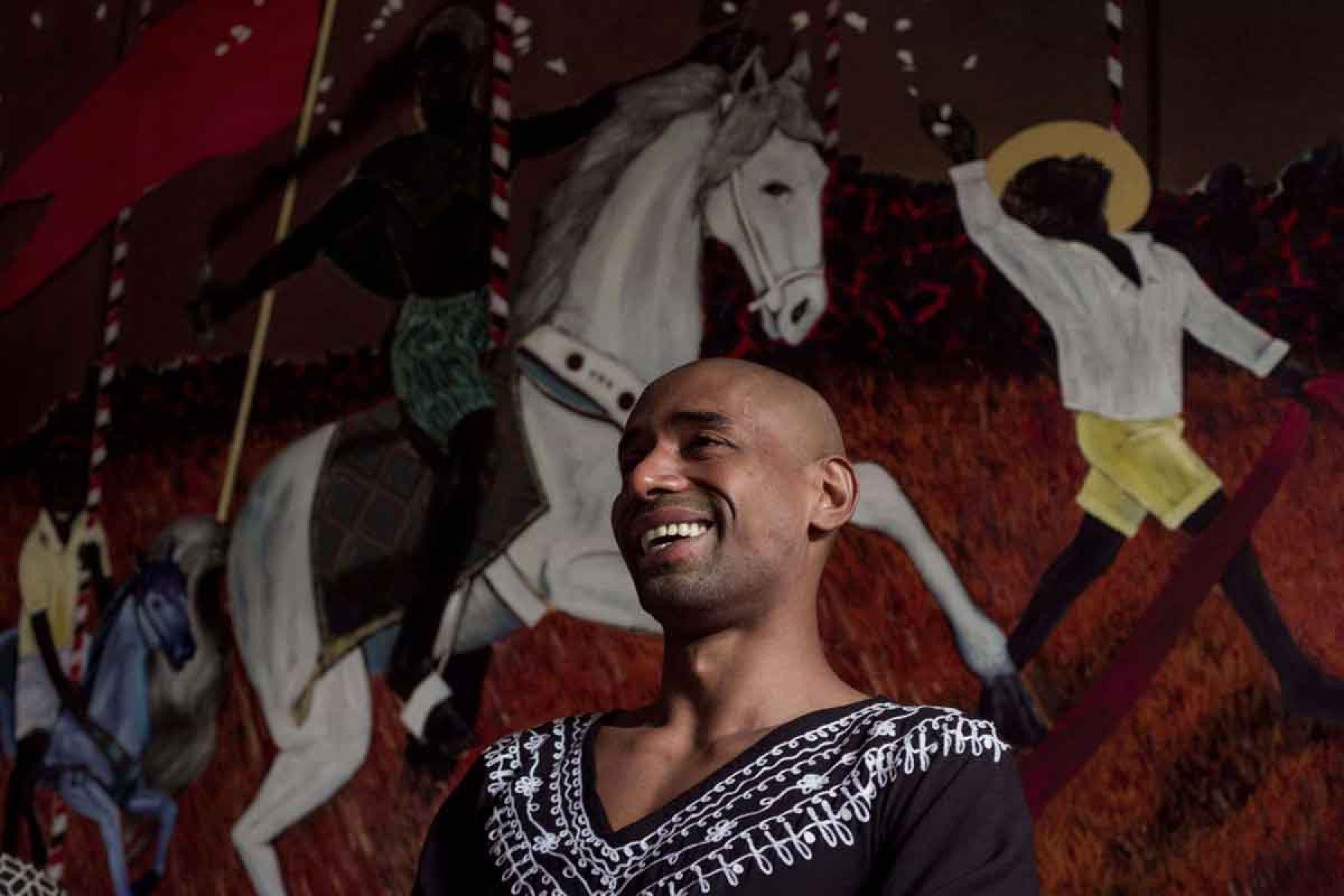 Antonio Obá, natural de Ceilândia (Brasília), é um artista interessado nas questões da terra como problema e matéria de investigação