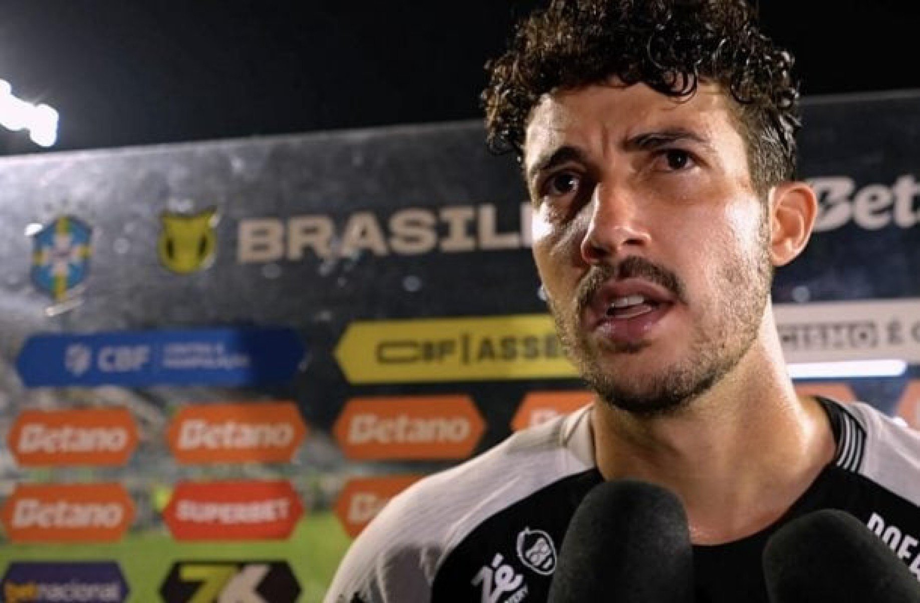 Gustavo Henrique valoriza vitória do Corinthians, mas faz alerta sobre desatenção