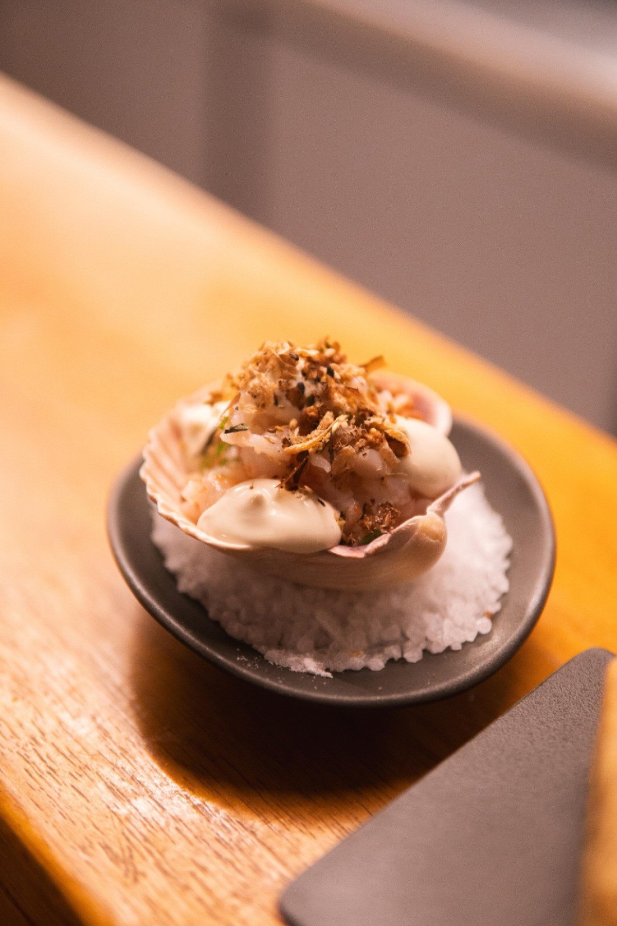 Ebi no Tarutaru: tartar de camarão rosa, emulsão de ostras e furikake de aviú, parceria do Fugu com Yokai 