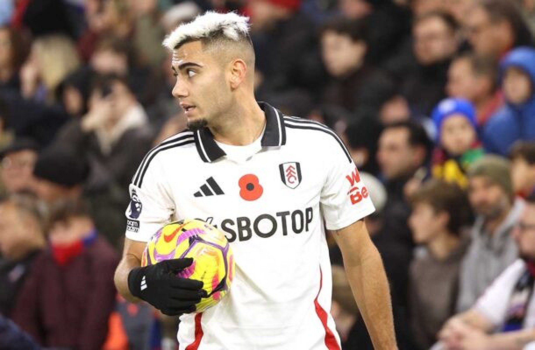 Em negociação com Palmeiras, Andreas Pereira é cortado de partida do Fulham