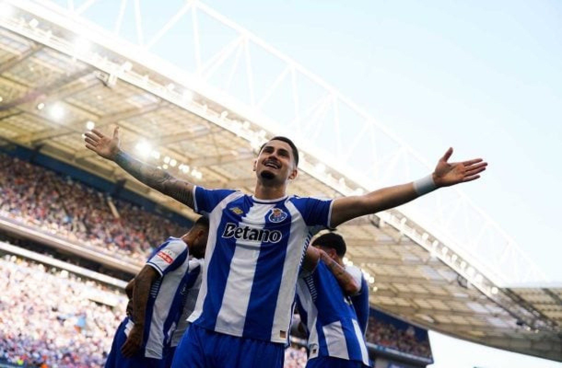 Porto goleia Casa Pia e segue 100% no Português