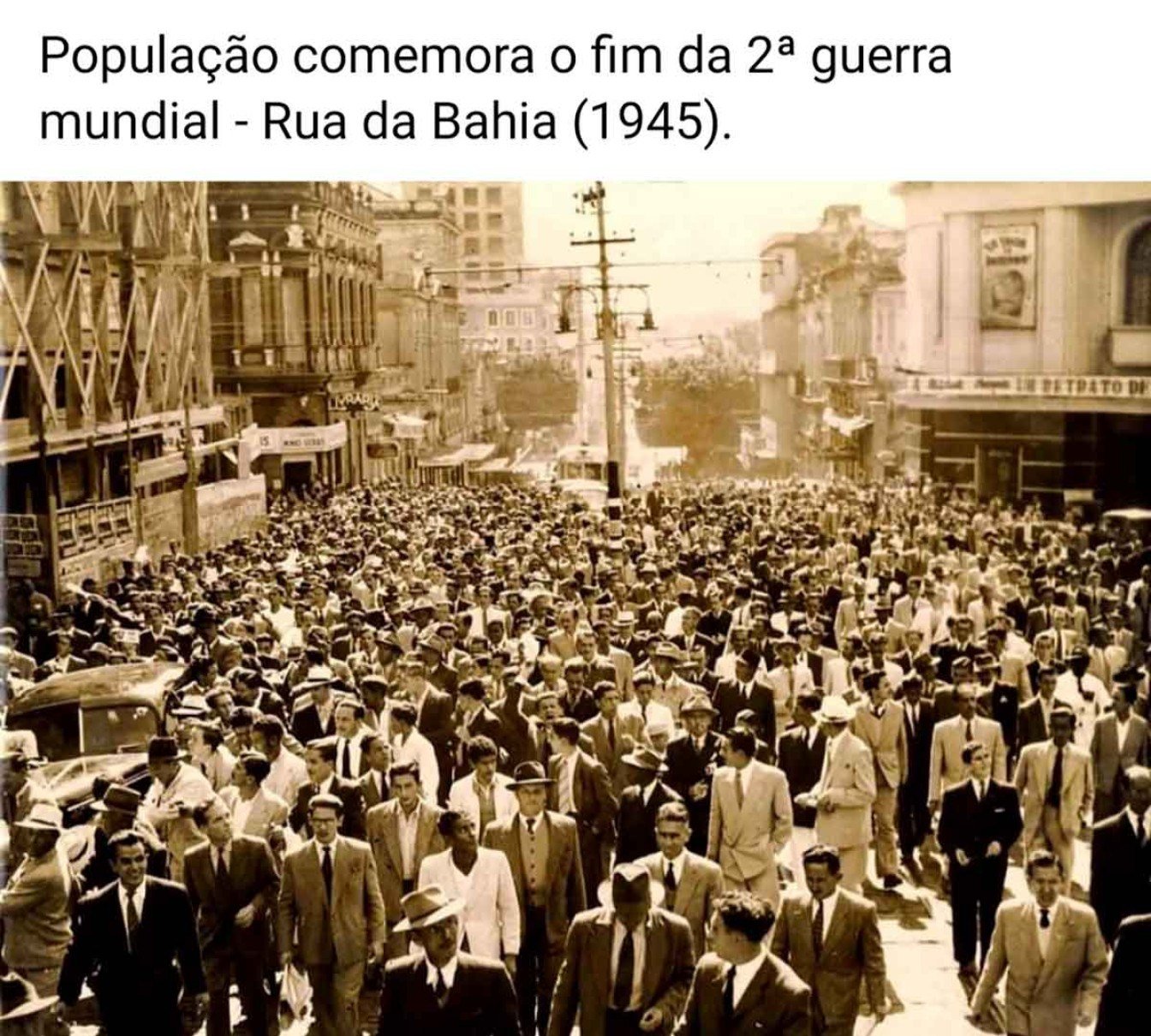 Rua da Bahia, no Centro de BH, apinhada de gente