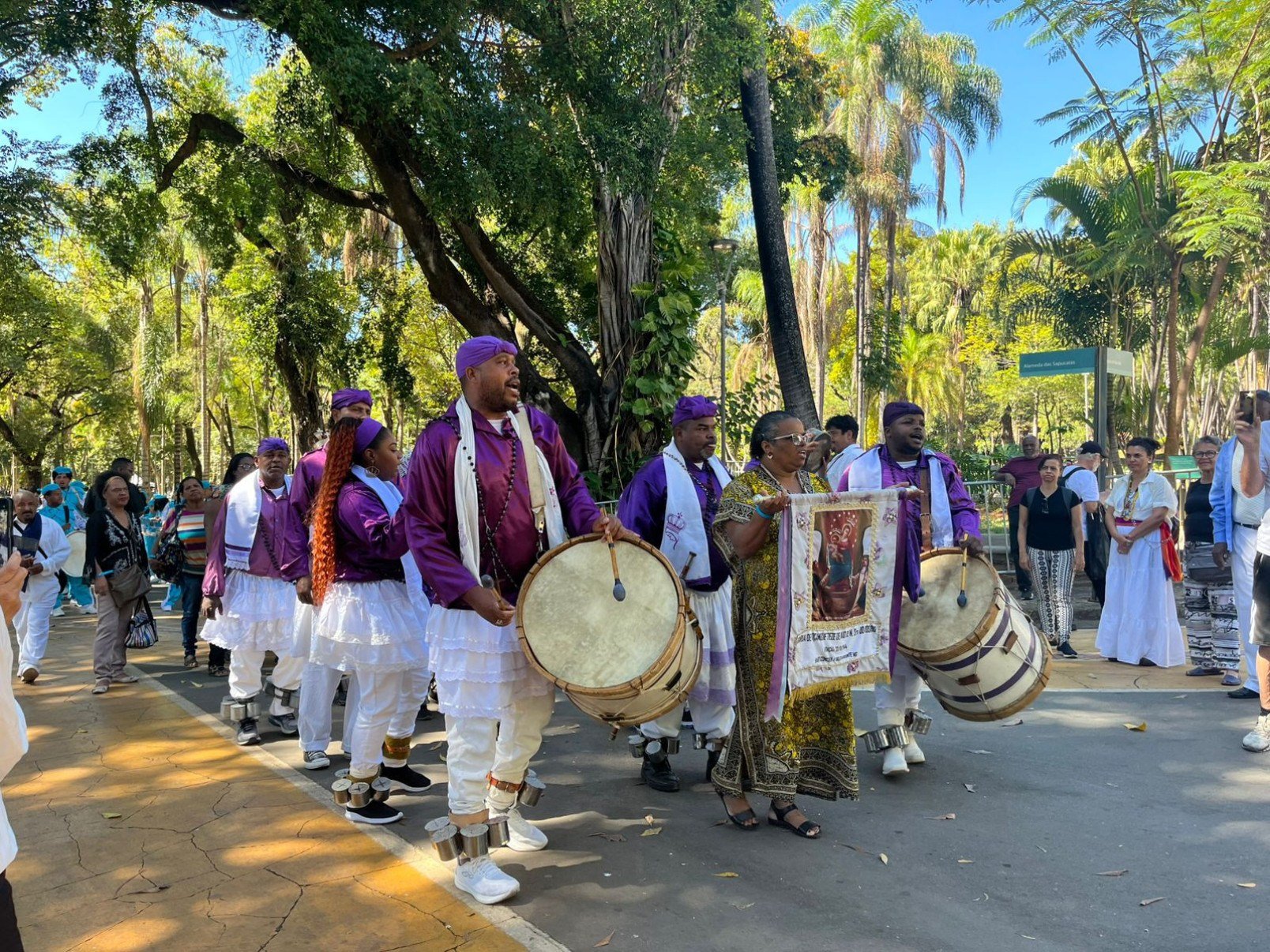 Desfile de Treze Guardas do Reinado de Belo Horizonte antecede a cerimônia de entrega da titulação de Patrimônio Cultural Imaterial Brasileiro.-Giovana Souza/EM/D.A. Press