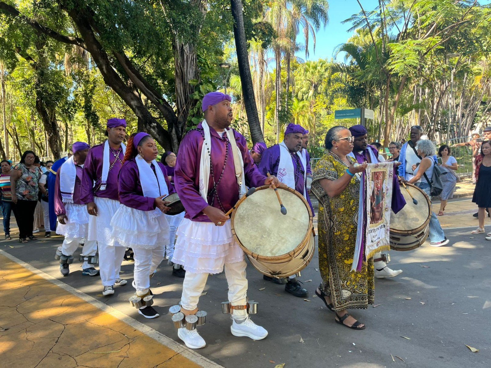 Desfile de Treze Guardas do Reinado de Belo Horizonte antecede a cerimônia de entrega da titulação de Patrimônio Cultural Imaterial Brasileiro.-Giovana Souza/EM/D.A. Press