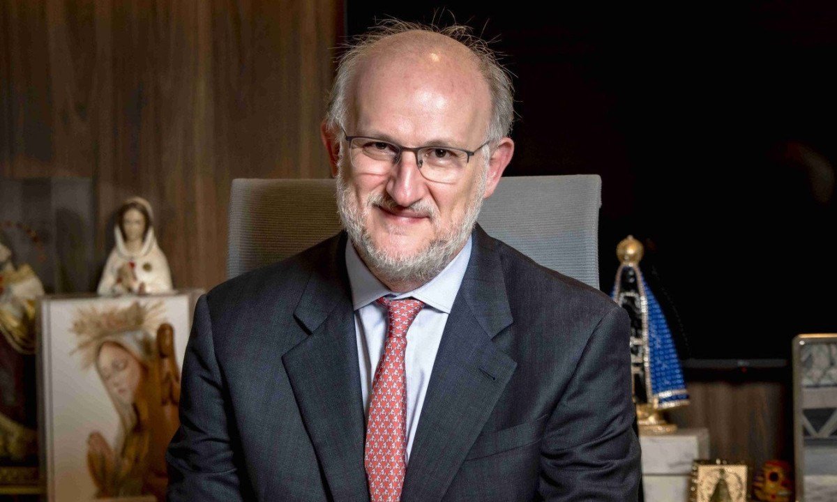 Feres Chaddad, neurocirurgião especialista em doenças cerebrovasculares