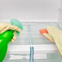 Aprenda a limpar a geladeira e eliminar odores com receita caseira - Cunaplus_M.Faba de Getty Images 