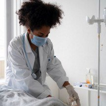 Campanha alerta para falhas na prescrição de antibióticos em hospitais - Freepik