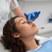 Rinoplastia: 10 perguntas para fazer na primeira consulta sobre a cirurgia - FreePik