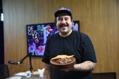 'Minas Gerais vai ganhar o mundo com frango com quiabo, feijão-tropeiro e o alho sendo refogado antes da cebola. Porque é assim que a gente faz aqui', diz Caio Soter -  (crédito: Gladyston Rodrigues/EM/D.A Press)