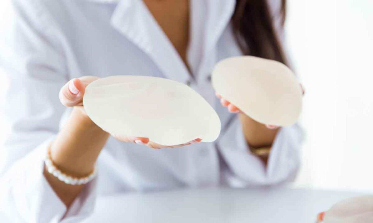 De acordo com o especialista, as próteses de silicone não têm validade determinada, mas é recomendável fazer o acompanhamento periódico -  (crédito: Nensuira/Freepik)