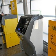 Vinte e cinco países suspendem envios de pacotes por via postal aos EUA devido às tarifas - Pascal GUYOT / AFP