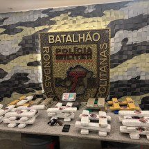 Denúncia de entrega de droga leva à apreensão de 60 barras de maconha em BH - Divulgação/PMMG