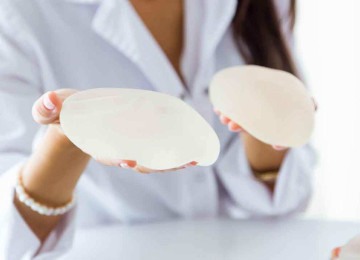 De acordo com o especialista, as próteses de silicone não têm validade determinada, mas é recomendável fazer o acompanhamento periódico -  (crédito: Nensuira/Freepik)