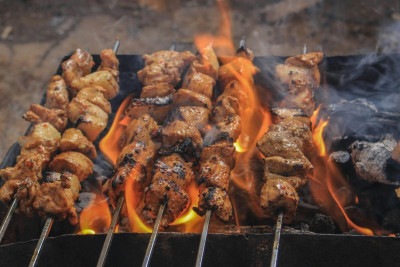 No churrasco brasileiro, a estrela é a carne -  (crédito: Pexels)