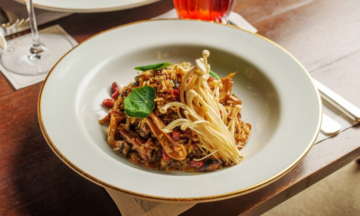 O Complexo CentoeQuatro receberá só chefs de fora para o jantar da CAPE, que terá o arroz de pato com caldo de tucupi de Rachel Codreanschi, do grupo Rosewood, em São Paulo 