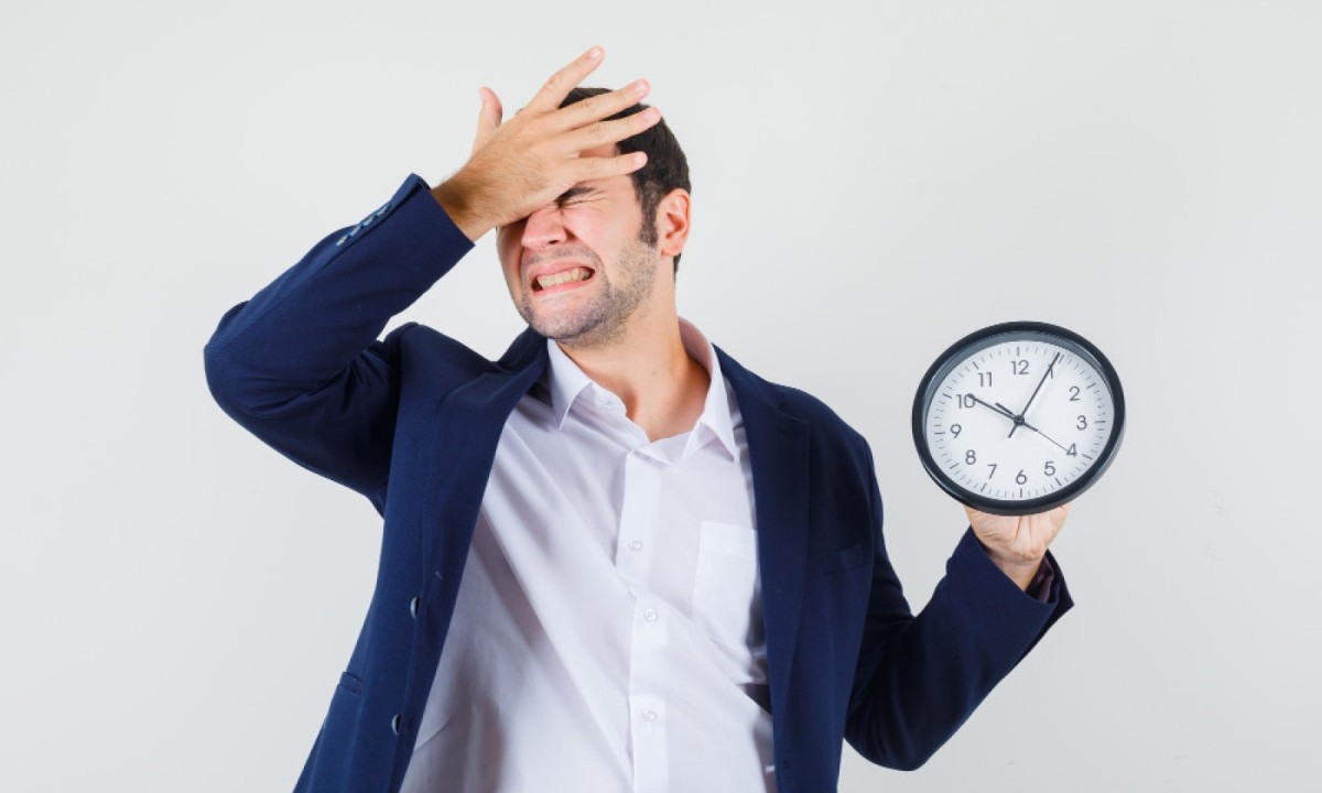 Estudos em neurociência mostram que a exposição prolongada a esse estado de urgência continuamente libera a produção de cortisol, o hormônio do estresse -  (crédito: Freepik)