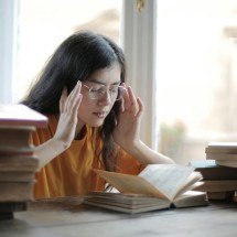 Por que mulheres têm mais enxaqueca? Entenda a ligação com os genes - Pexels