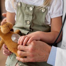 Mais pequenos brasileiros são atendidos por médicos e enfermeiros em casa - Freepik