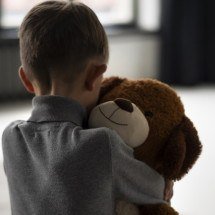 Ausência paterna ainda marca vida de famílias com crianças neurodivergentes - Freepik
