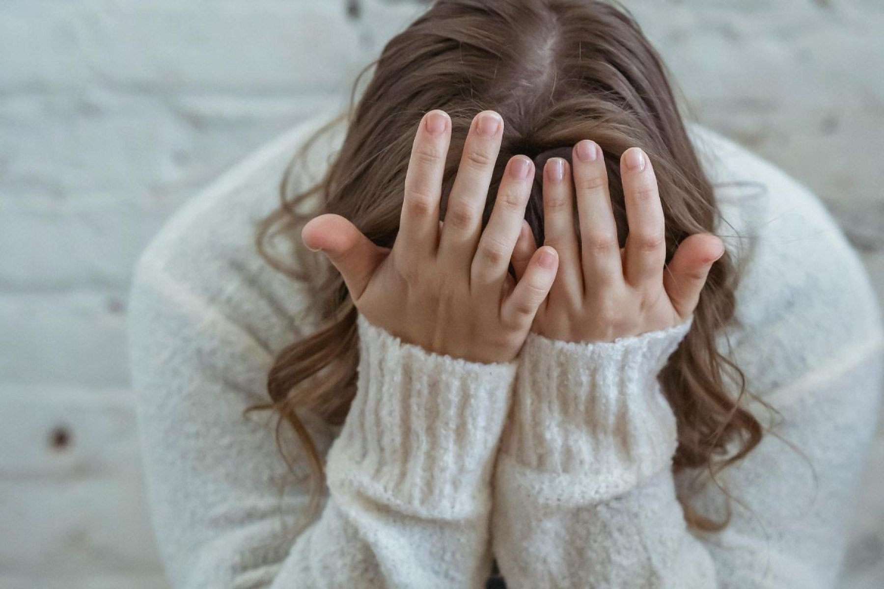 A principal explicação para a maior prevalência da enxaqueca em mulheres é a influência hormonal