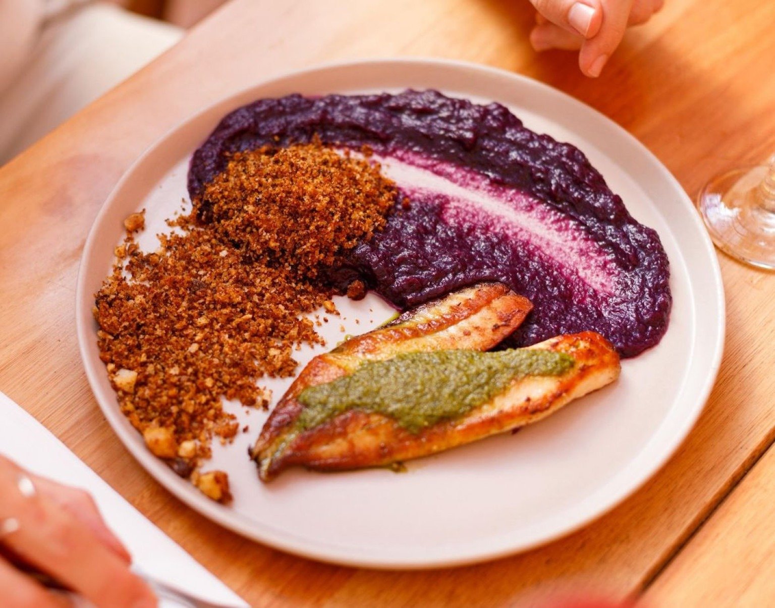 Tilápia com purê de batata doce e farofa de castanhas do Uluru (R$ 64)-Uluru/Divulgação