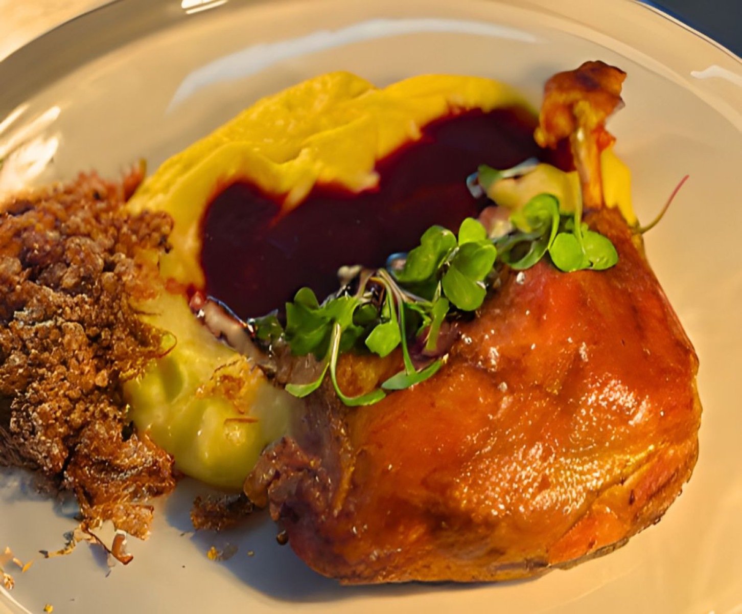 Pato com purê de batata do Terraço Niê (R$ 89)-Micah Rossi/Divulgação