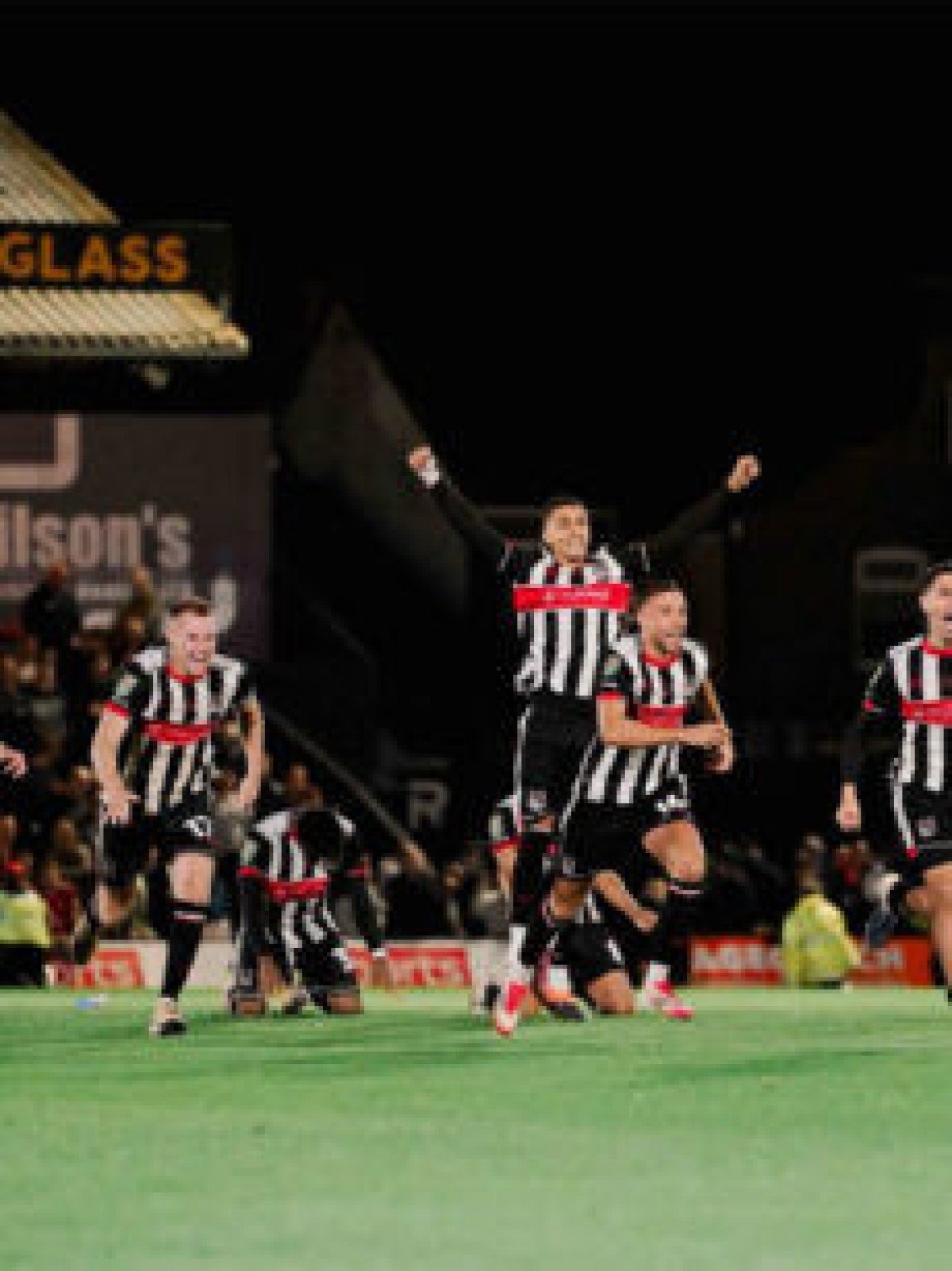 Time da 4ª divisão elimina Manchester United em jogo com 26 pênaltis na Copa da Liga Inglesa - No Ataque Internacional