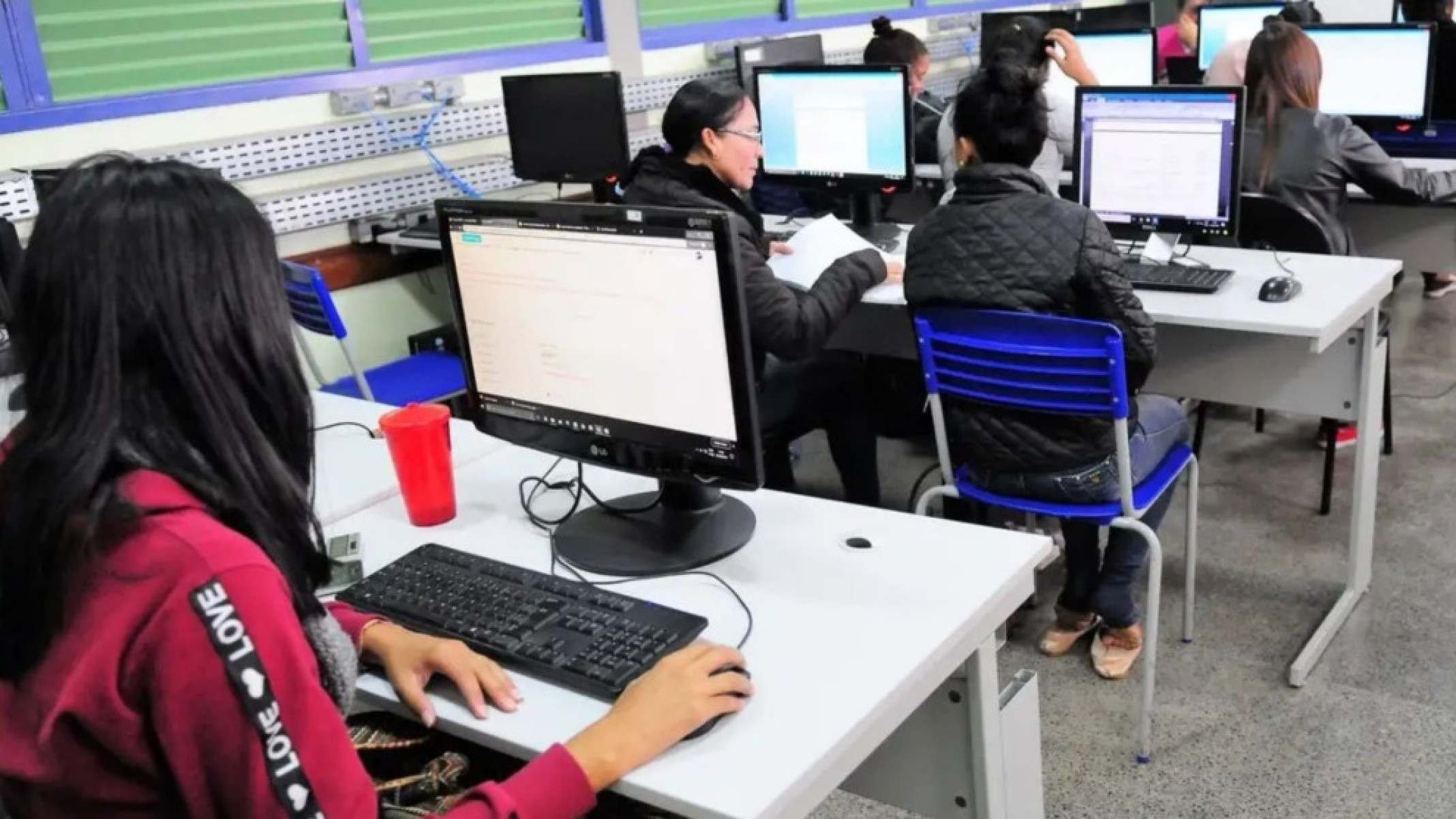 Debate no Senado revela desafios da educação digital e midiática nas escolas