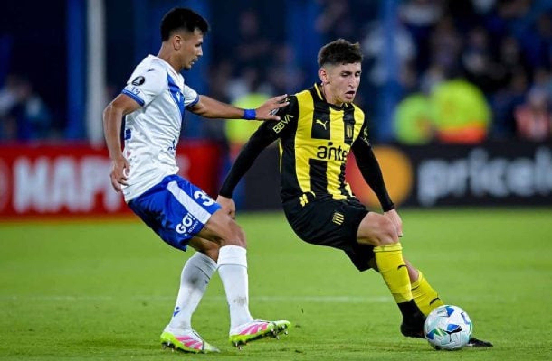 Com jovem meia em pauta, Peñarol processa Bragantino