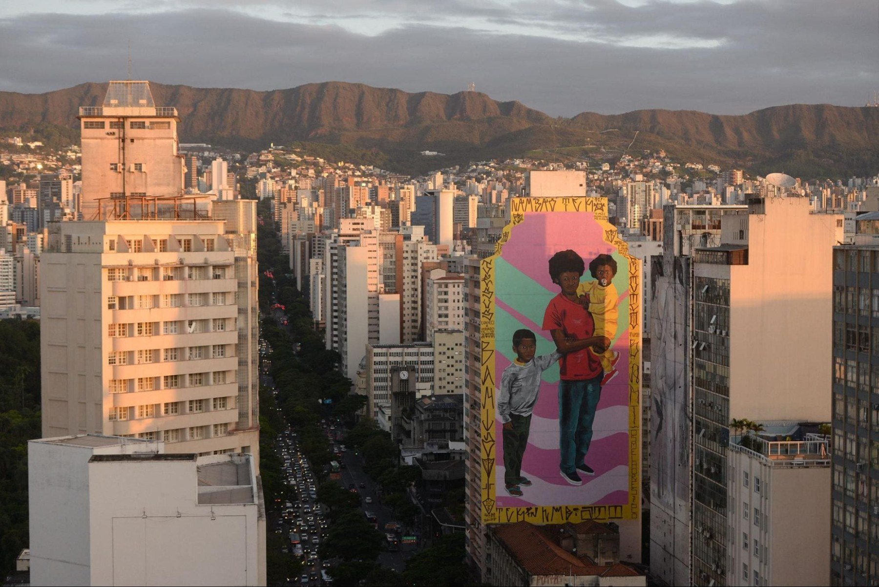 Belo Horizonte tem, nos últimos anos, transformado suas fachadas em grandes murais