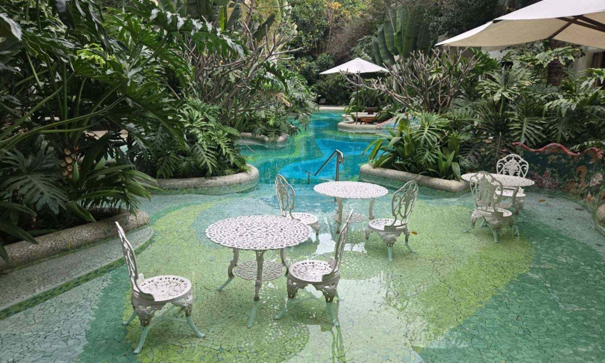 Piscina climatiza com mosaico lembra o Parque Güell de Galdi mas faz referência aos rios de Bonito (MS) Piscina climatiza com mosaico lembra o Parque Güell de Galdi mas faz referência aos rios de Bonito (MS)