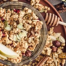Como fazer granola crocante em casa que dura 2 semanas -  depositphotos.com / VadimVasenin