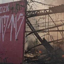 Incêndio atinge galpão de borracharia na Região Oeste de BH - Vera Schmitz/EM/D.A. Press
