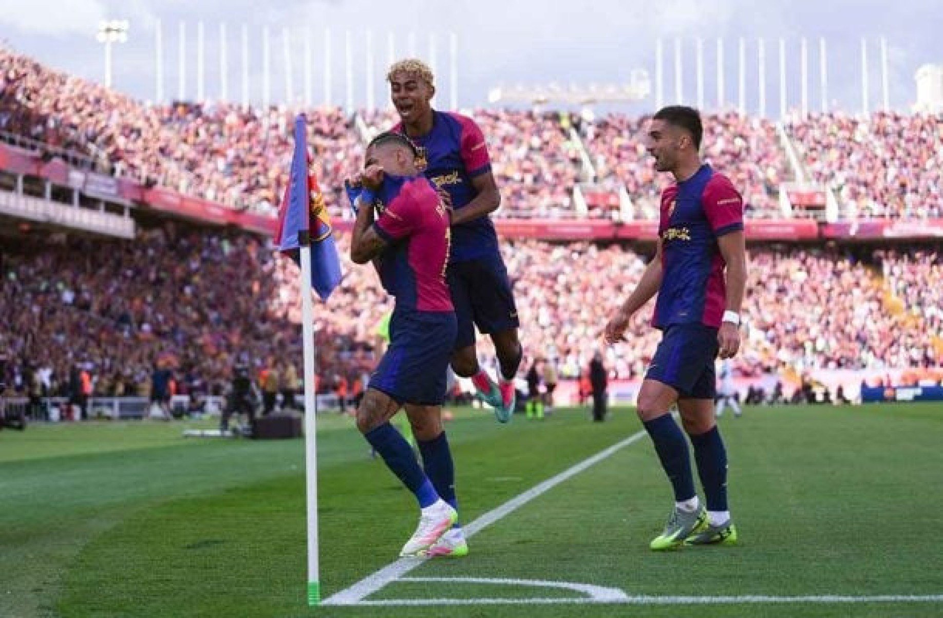 Barcelona fatura quase R$ 590 milhões com venda de camisas e produtos oficiais