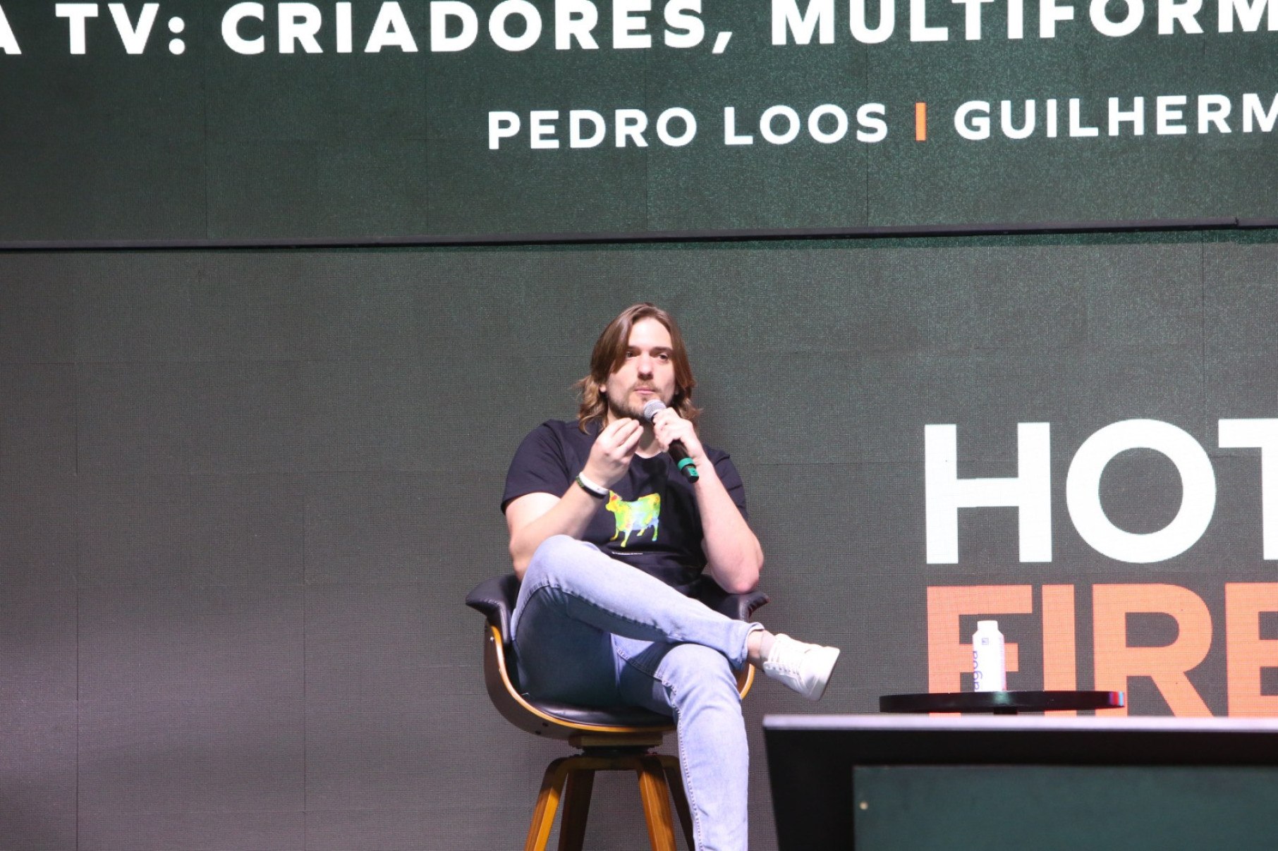 No Fire Festival 2025, Pedro Loos, do canal Ciência Todo Dia, destacou que a inteligência artificial não substitui a criatividade humana, mas pode ampliar o alcance de ideias quando usada com intenção.  
