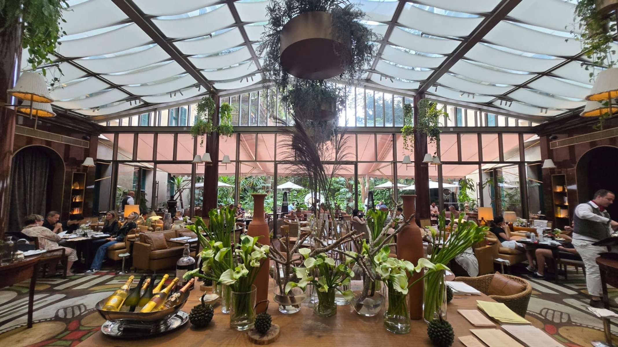 Restaurante Le Jardin funciona 24h inclusive com serviço de café da manhã a qualquer do dia e da noite-Carlos Altman/EM