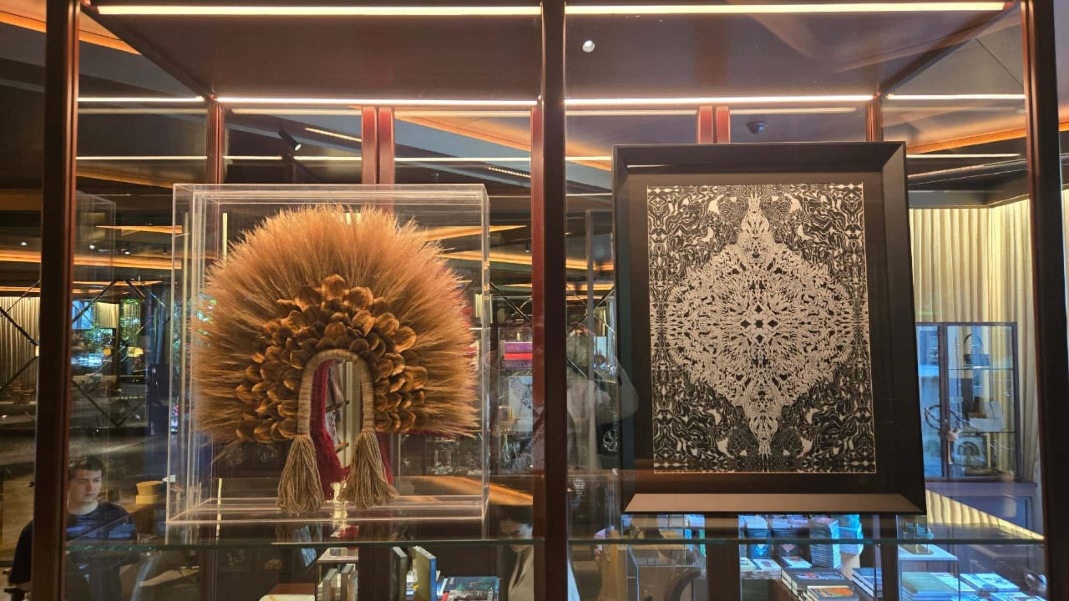 Conexão cultural une a arte indígena com símbolos afros que formam o povo brasileiro
