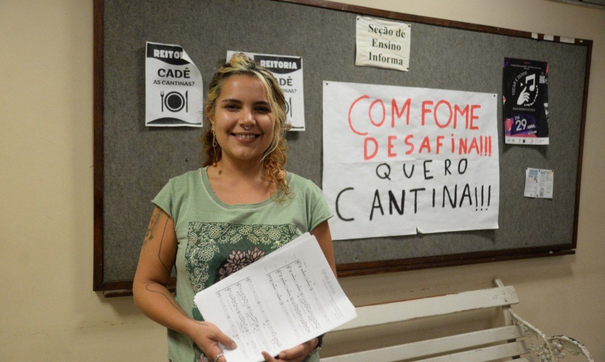 Thais Godinho abordou o ministro da e lamentou não poder oferecer um café, devido ao fechamento da cantina no local