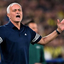 Livre no mercado, após deixar o Fenerbahçe-TUR, José Mourinho poderia ser solução para o Atlético -  (crédito: Ozan KOSE / AFP)