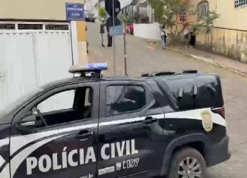 Autor de homicídio foi preso por populares e entregue à polícia -  (crédito: PMMG)