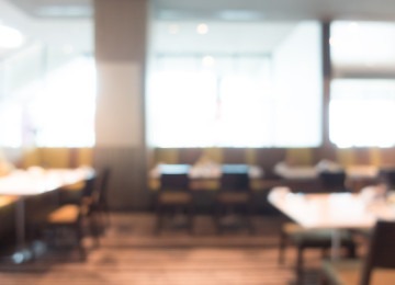  Abstract blur restaurant interior for background
     -  (crédito:  SIRAPHOL S.)