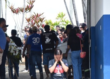 Velório e sepultamento da criança que morreu em Santa Luzia-MG -  (crédito: Gladyston Rodrigues/EM/D.A Press)