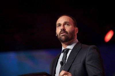 Eduardo Bolsonaro quer seguir cumprindo o mandato de deputado federal à distância, nos EUA -  (crédito: Gage Skidmore/wikimedia commons)
