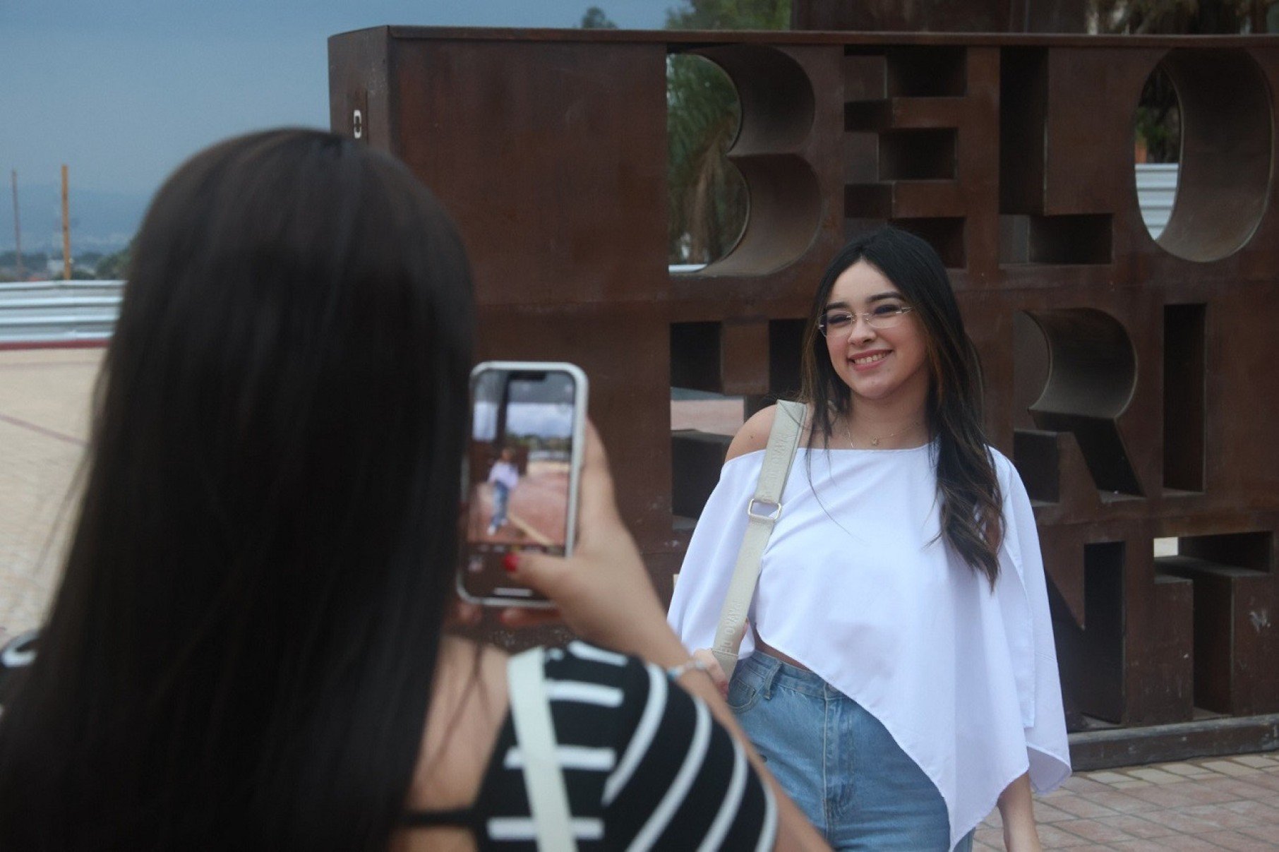 A turista paraibana Ellen Weydda, de 26 anos, gostou do que viu ao visitar a Praça do Papa nesta sexta-feira (29/8)