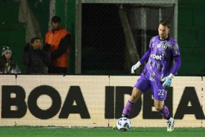 NETO - Pouco exigido, não tinha o que fazer no gol dos visitantes. Ainda segurou um chute rasteiro no fim do primeiro tempo. No fim, espalmou uma cabeçada. Vai, agora, ganhar sequência! - NOTA: 7,5 - Foto: Vitor Silva/Botafogo  -  (crédito: Foto: Vitor Silva/Botafogo )