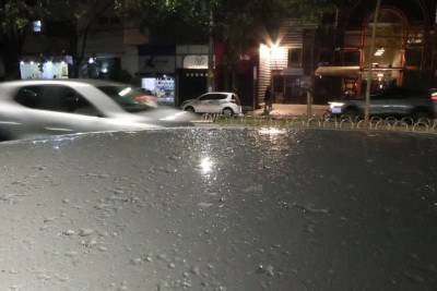 Em condições adversas, é importante evitar áreas de inundação e não trafegar em ruas sujeitas a alagamentos
 -  (crédito: Marcos Vieira/EM/D.A Press)